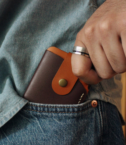 Person wearing a markore niva loop leather wallet cardsleeve in their jeans pocket