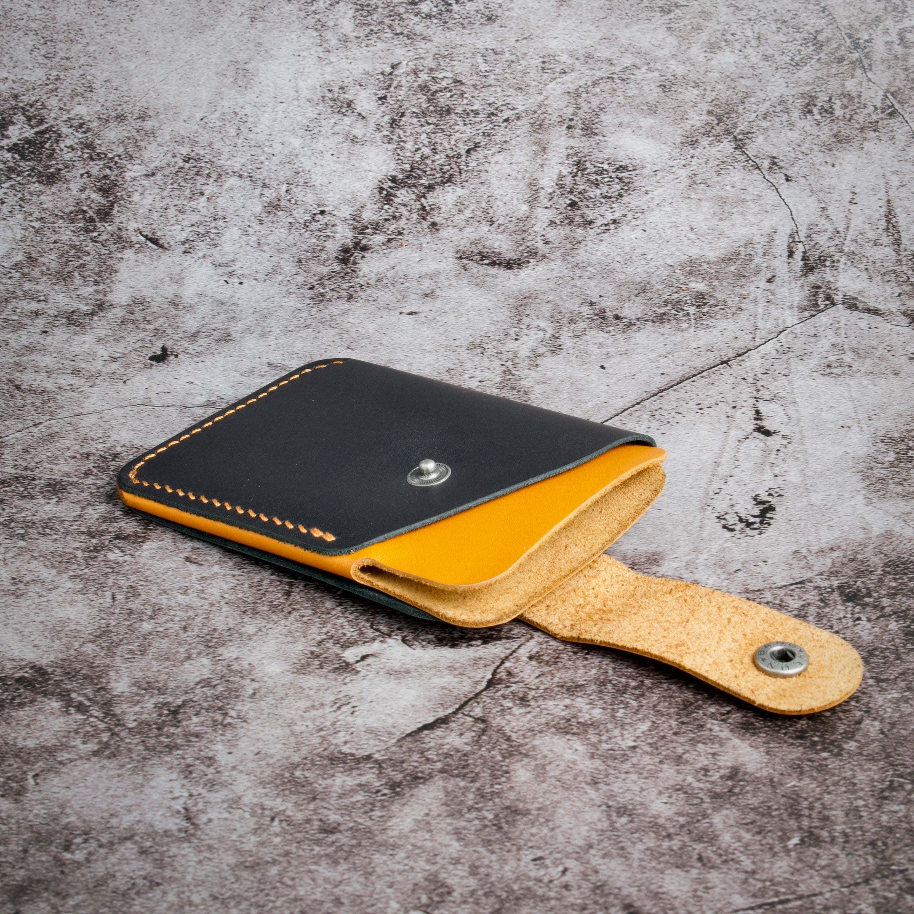 Niva Loop - Ultra Compact Card Sleeve